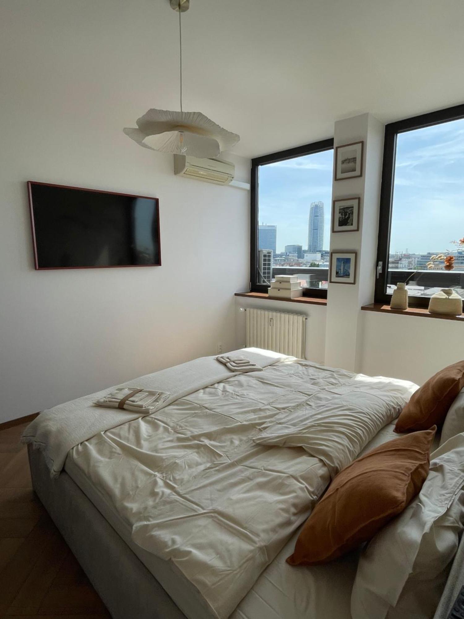 Panorama View Design Apt In Old Town - Free Parking Bratislava Ngoại thất bức ảnh